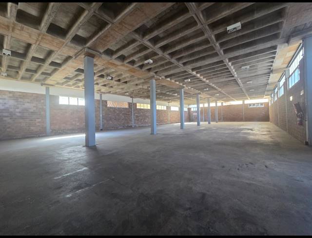 990M² WAREHOUSE TO LET IN NEW GERMANY